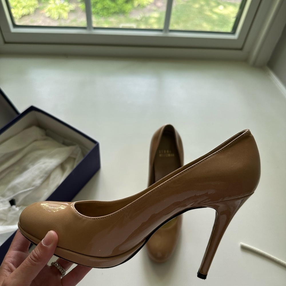 Women’s size 7.5 nude color heels